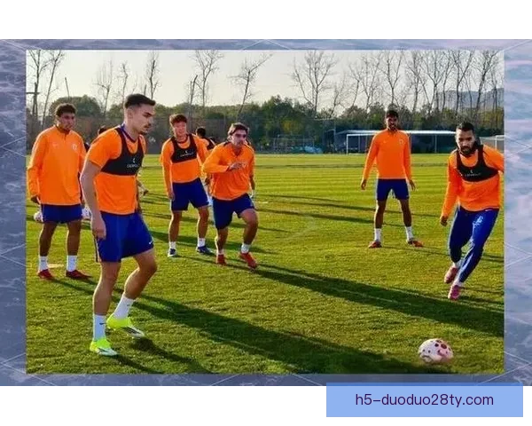 泰山上海冬训启程 阿尔瓦罗简短欢迎仪式